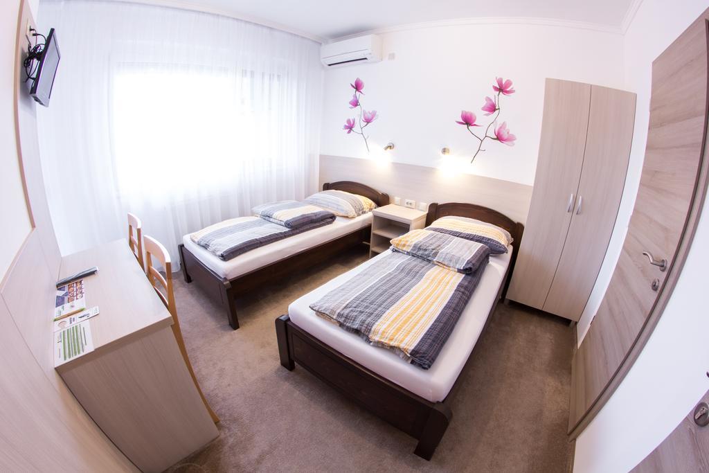 Vandor Vendeghaz Szeged Buitenkant foto