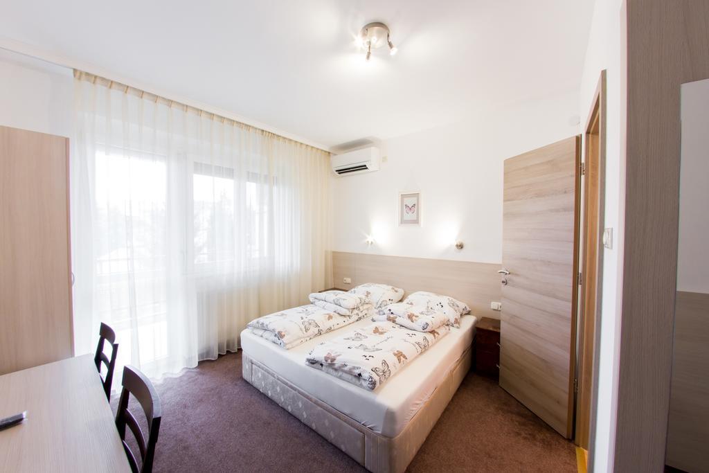 Vandor Vendeghaz Szeged Buitenkant foto