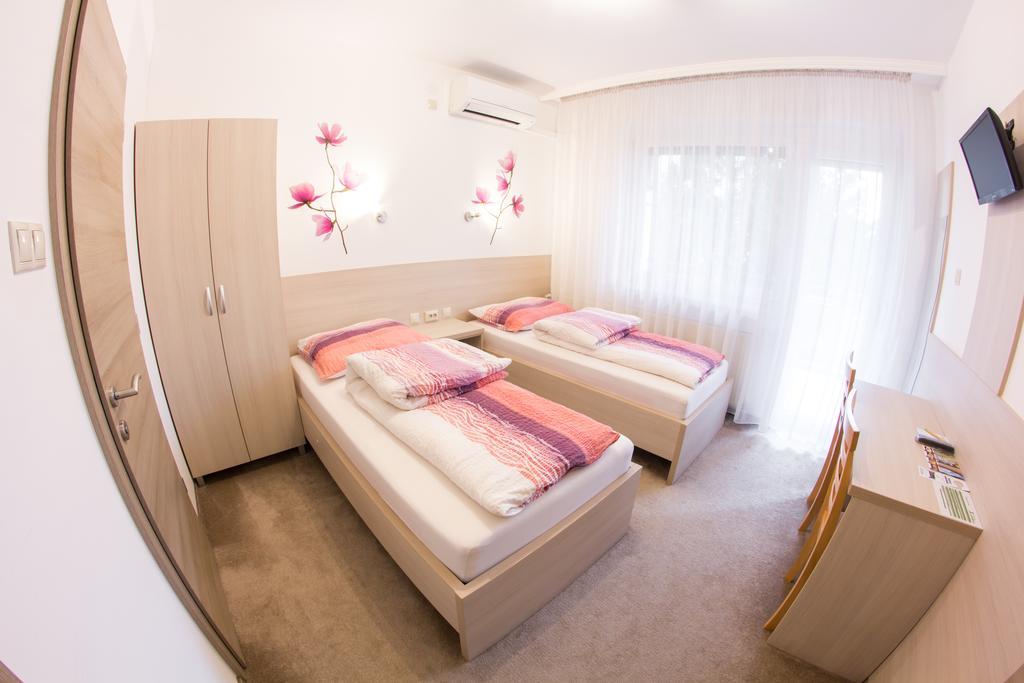 Vandor Vendeghaz Szeged Buitenkant foto